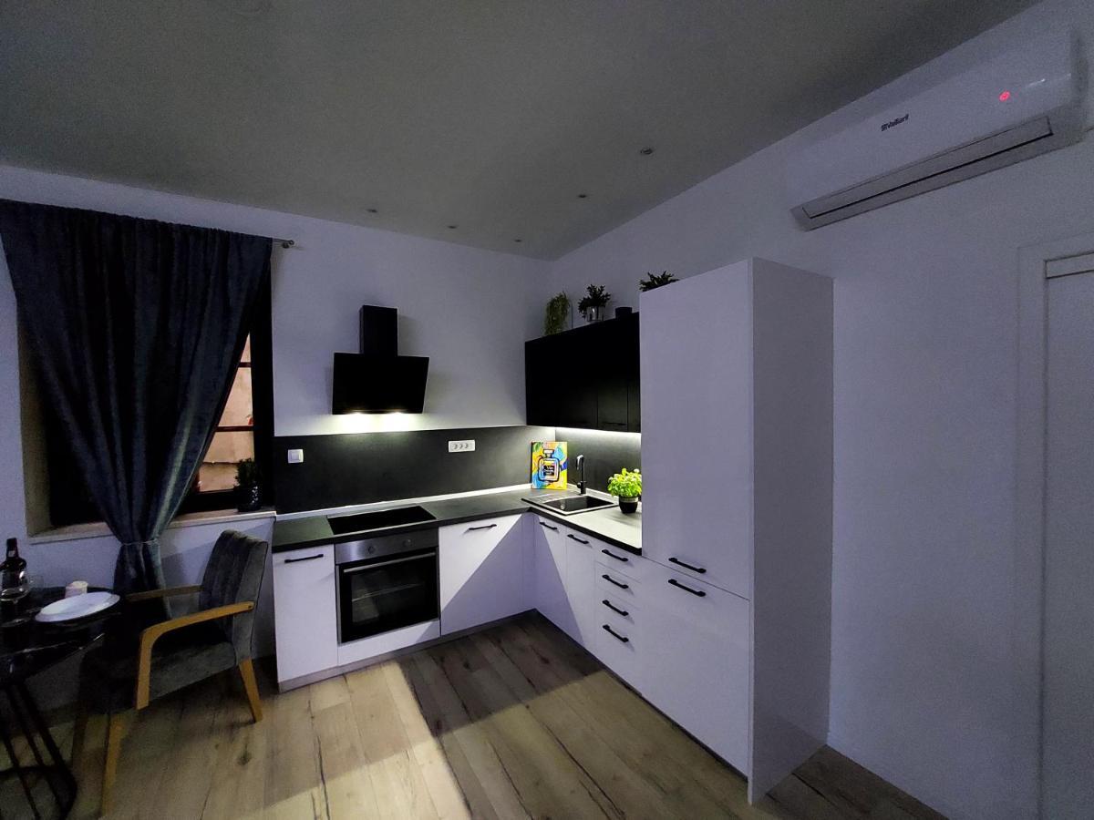 V Apartment 希贝尼克 外观 照片