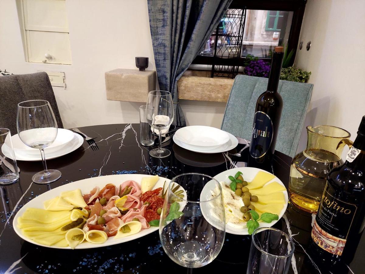 V Apartment 希贝尼克 外观 照片