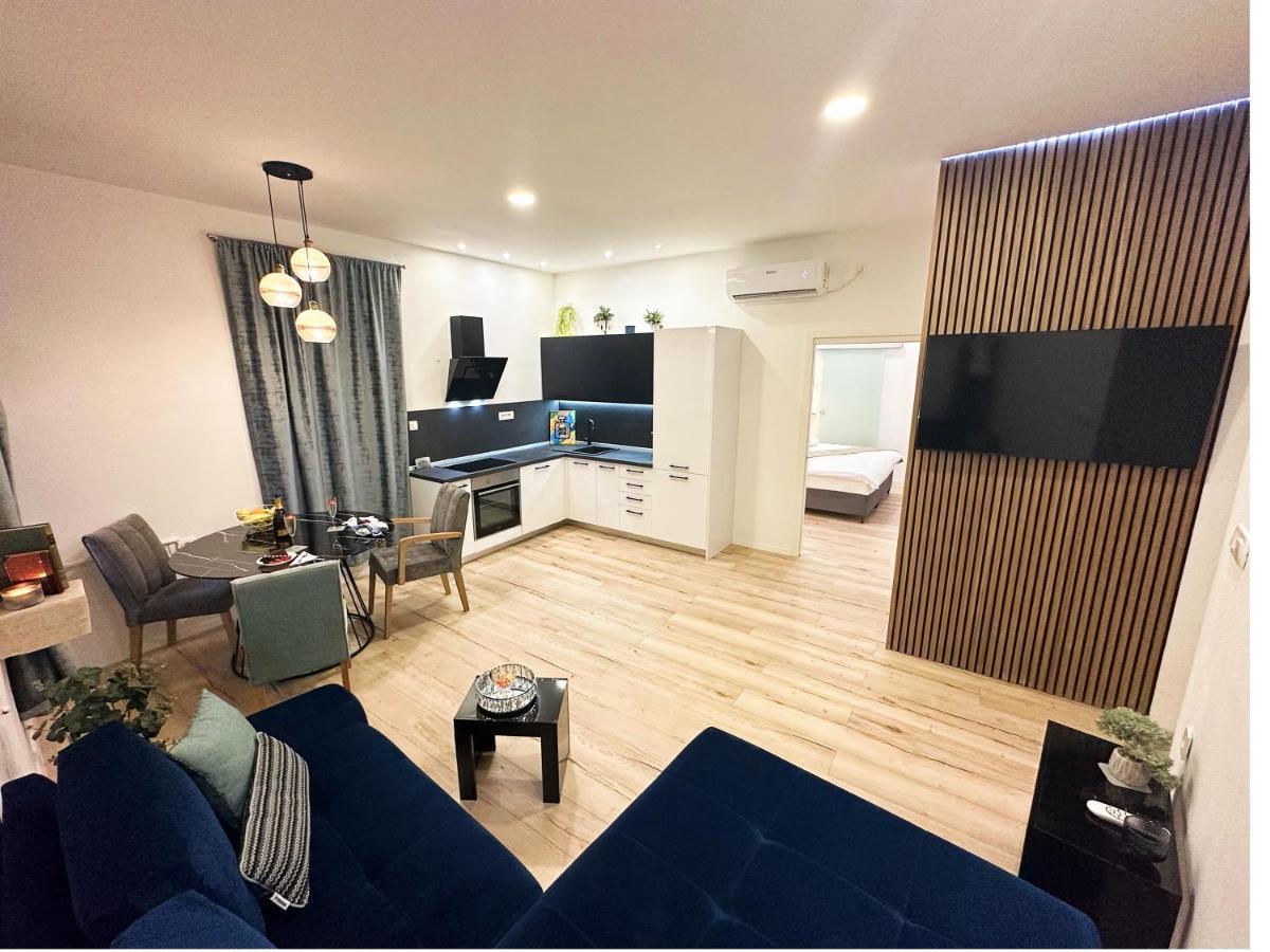 V Apartment 希贝尼克 外观 照片