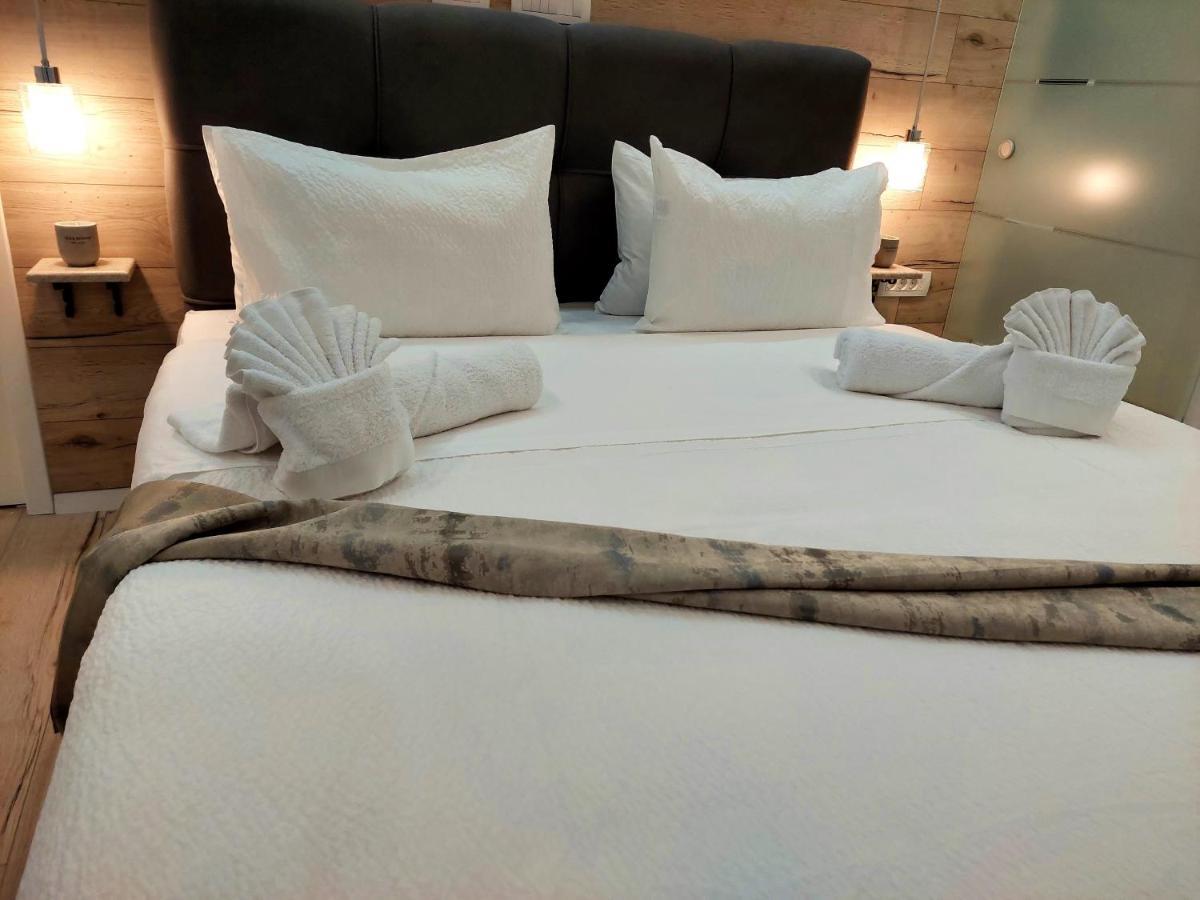 V Apartment 希贝尼克 外观 照片