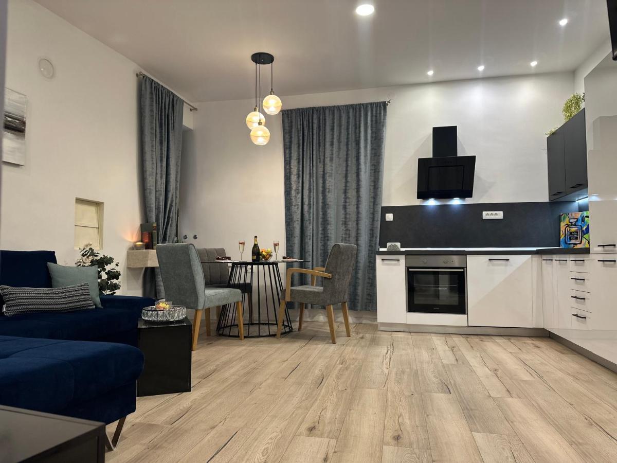 V Apartment 希贝尼克 外观 照片